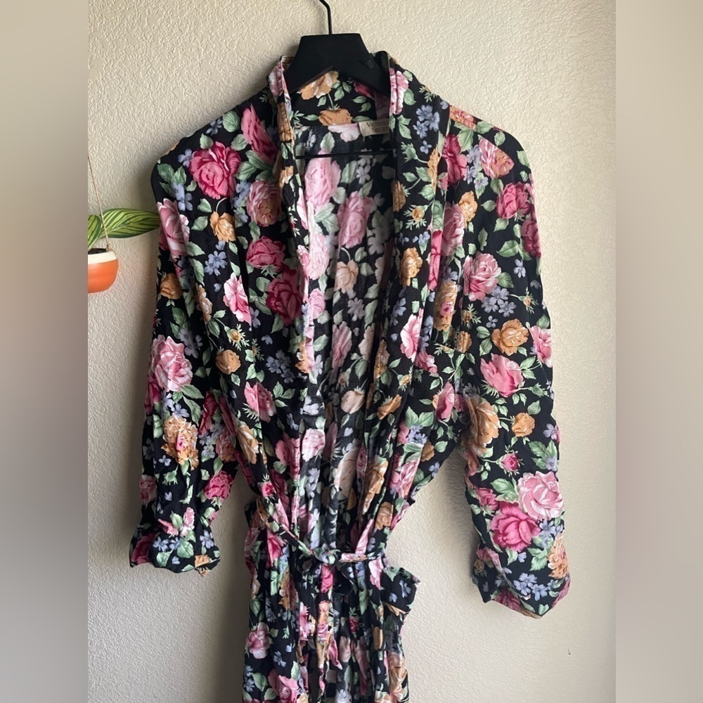 Vintage victoria secret floral robe - Picture 2 of 4